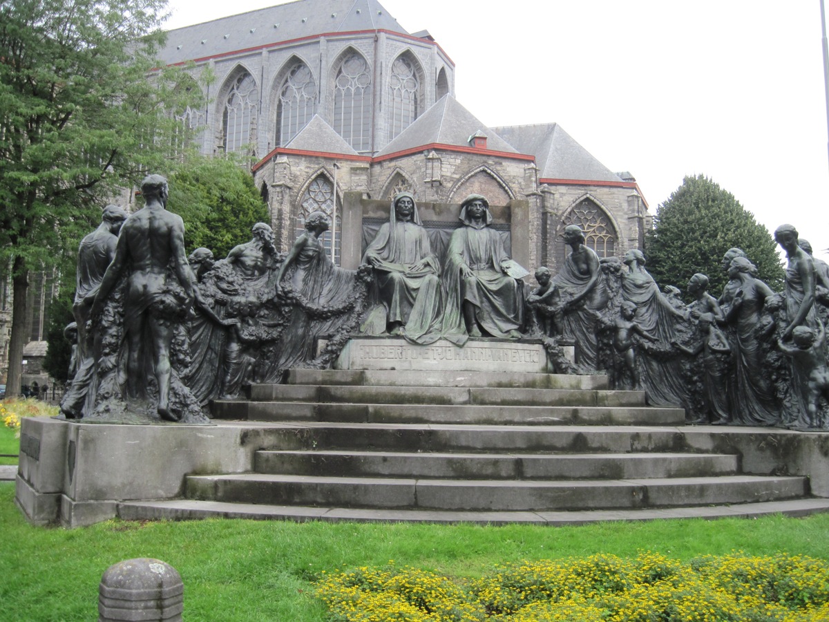 04-Gand-Monumento in bronzo dedicato ai pittori Hubert e Jan Vaneyck(nei pressi della cattedrale di San Bavone)